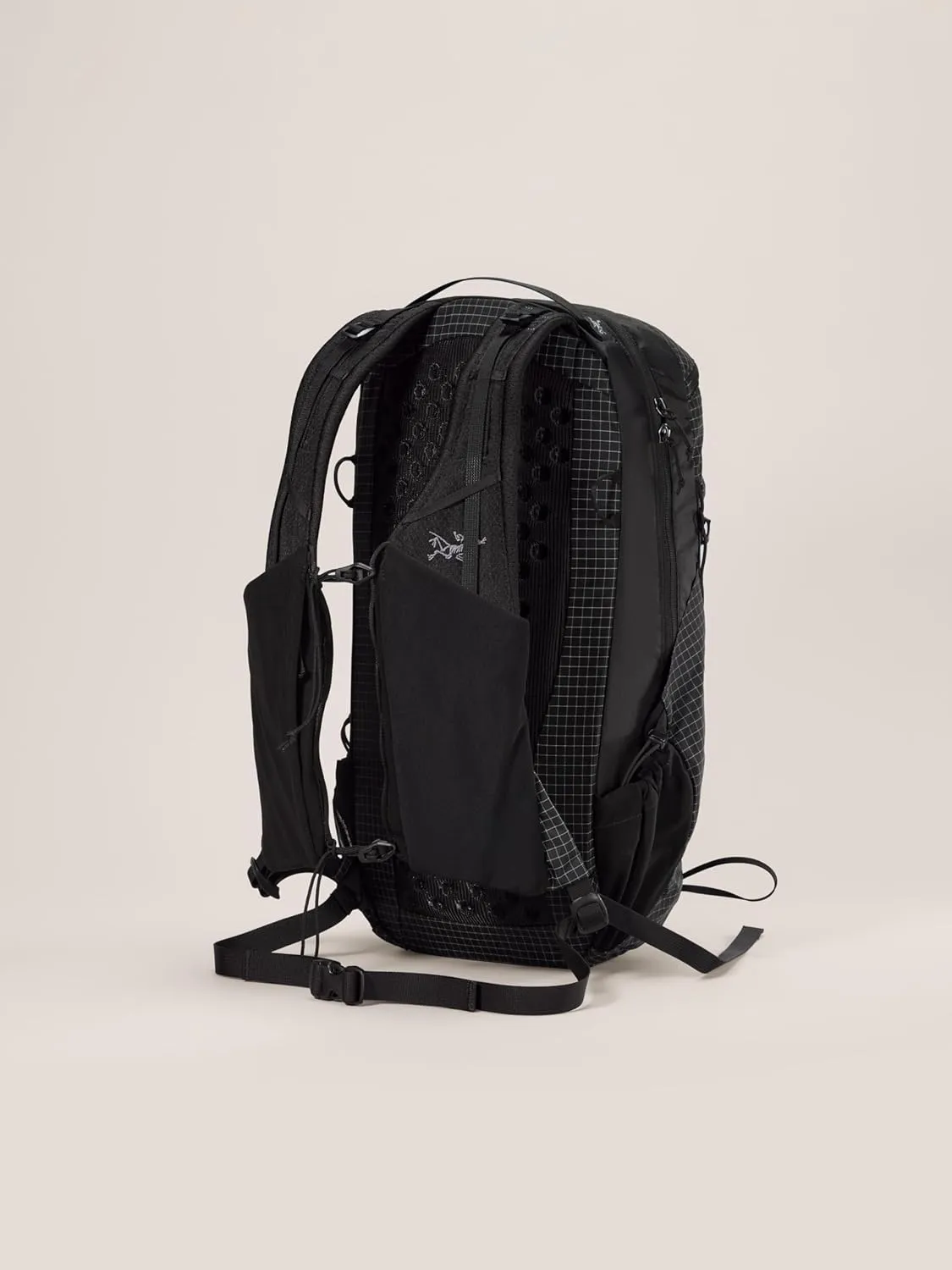 Arc'teryx Aerios 18 Backpack | Ultralight 18L Daypack with a Customizable Fit - Redesign | Black, Regular