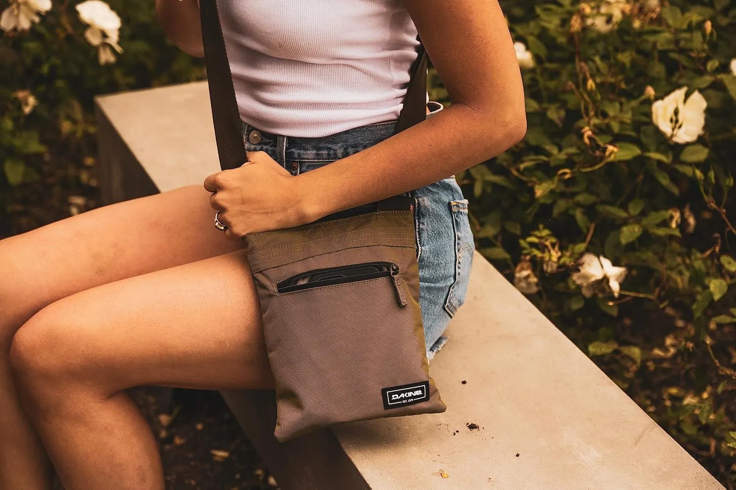 Dakine Shoulder Handbags
