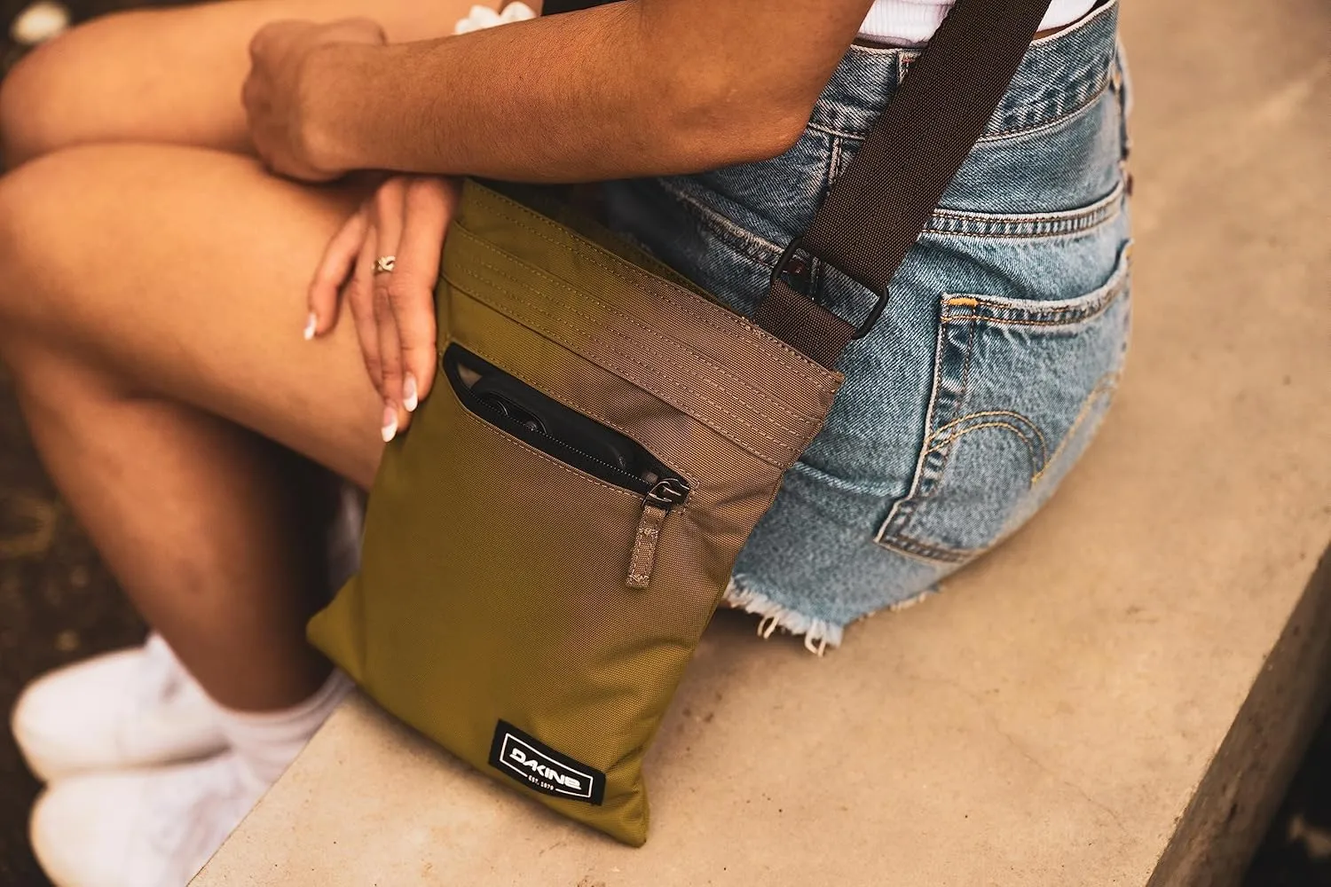 Dakine Shoulder Handbags