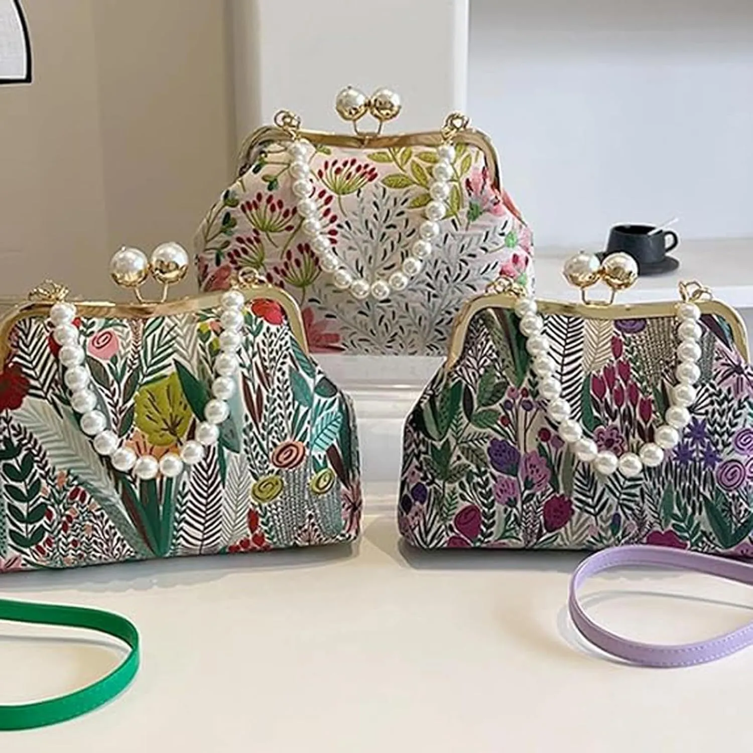 Vintage Embroidered Flower Handbag, Pearl Chain Crossbody Bag with Kiss Lock, for Women